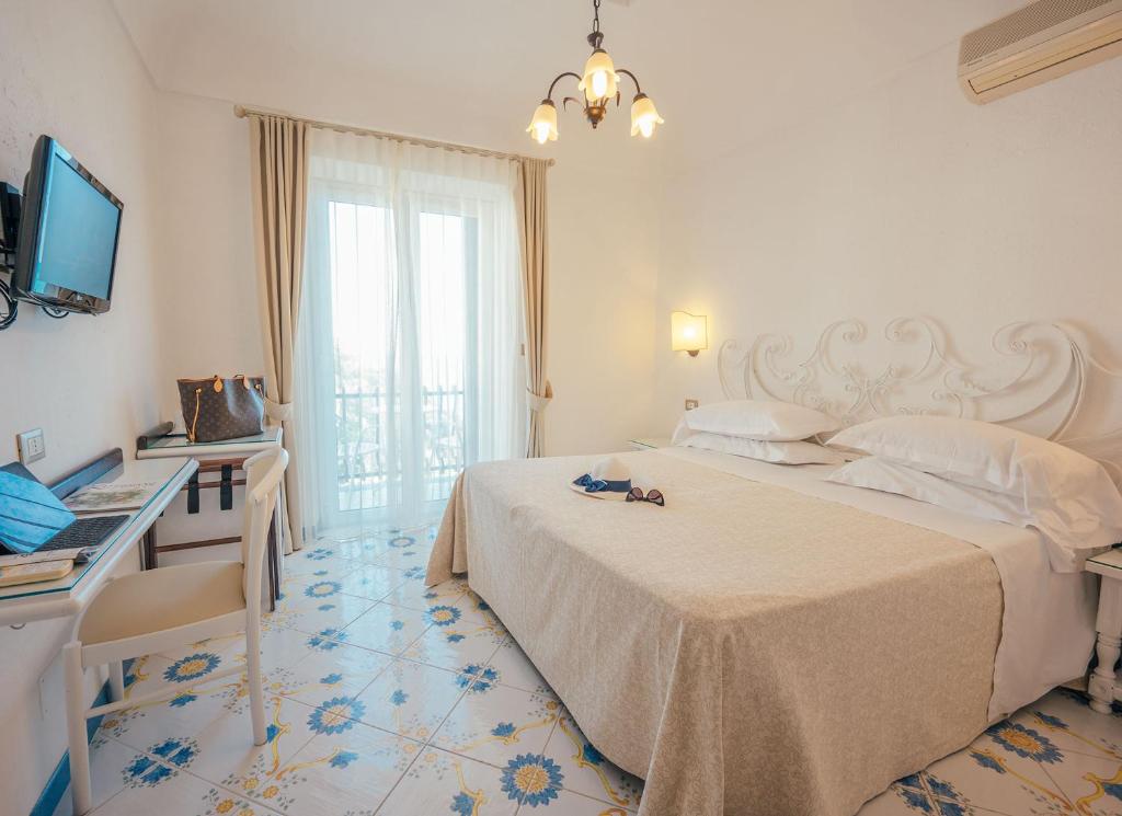 Двухместный (Стандартный двухместный номер с 1 кроватью и видом на море) отеля Grand Hotel Le Rocce, Гаэта