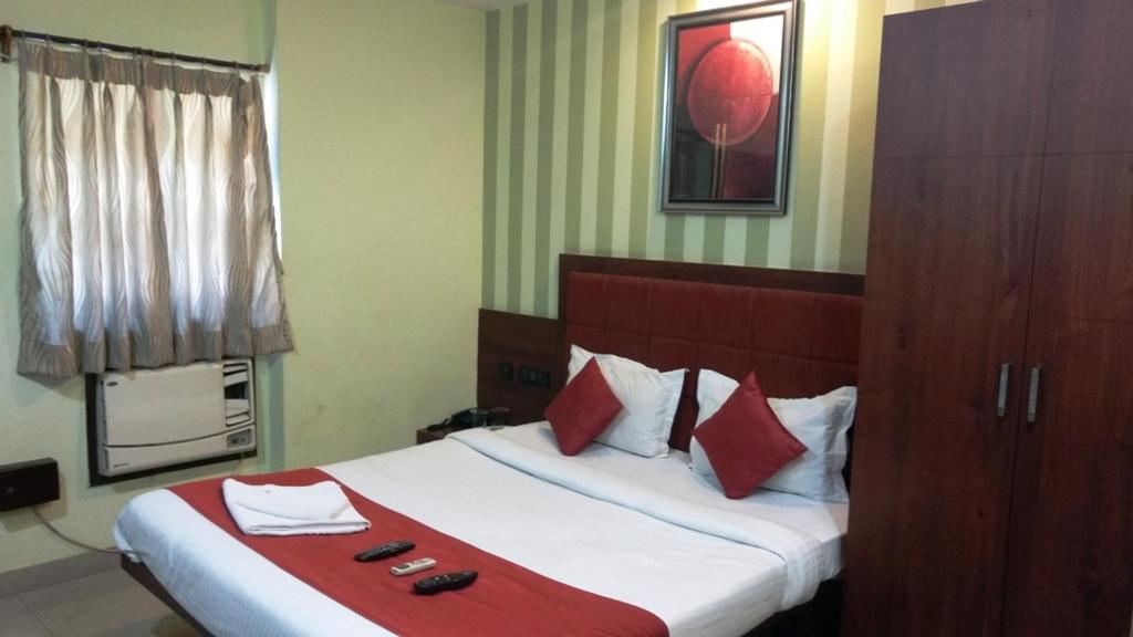 Трехместный (Представительский номер) отеля Bhammar's Inn - A Pure Veg, Калькутта