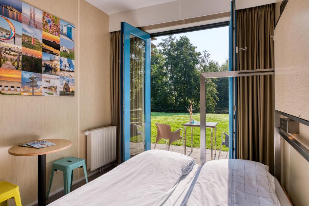 Двухместный (Comfort Twin Room with Terrace and Private Bathroom with Shower) хостела Stayokay Texel, Ден-Бург