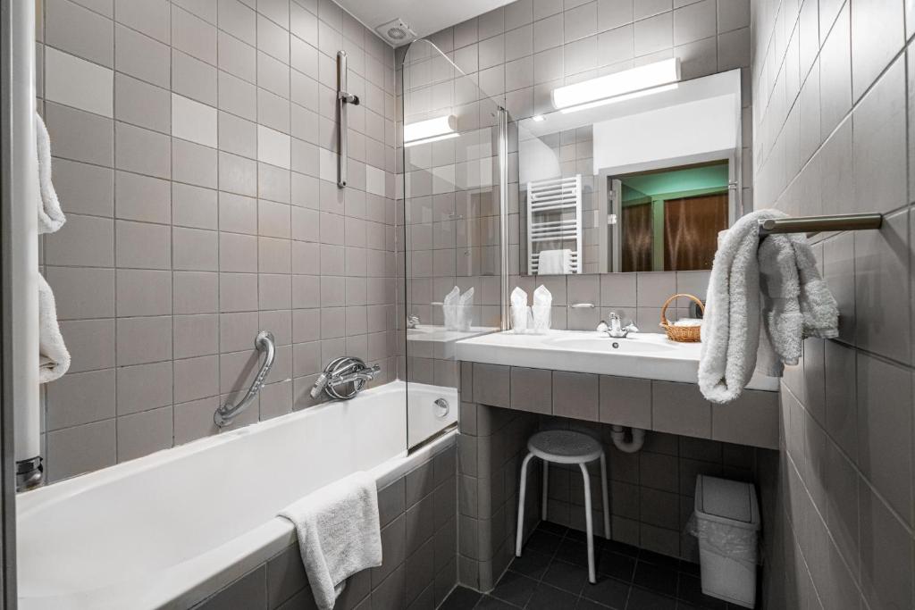 Двухместный (Бюджетный номер с ванной) отеля Hotel Bourgoensch Hof, Брюгге