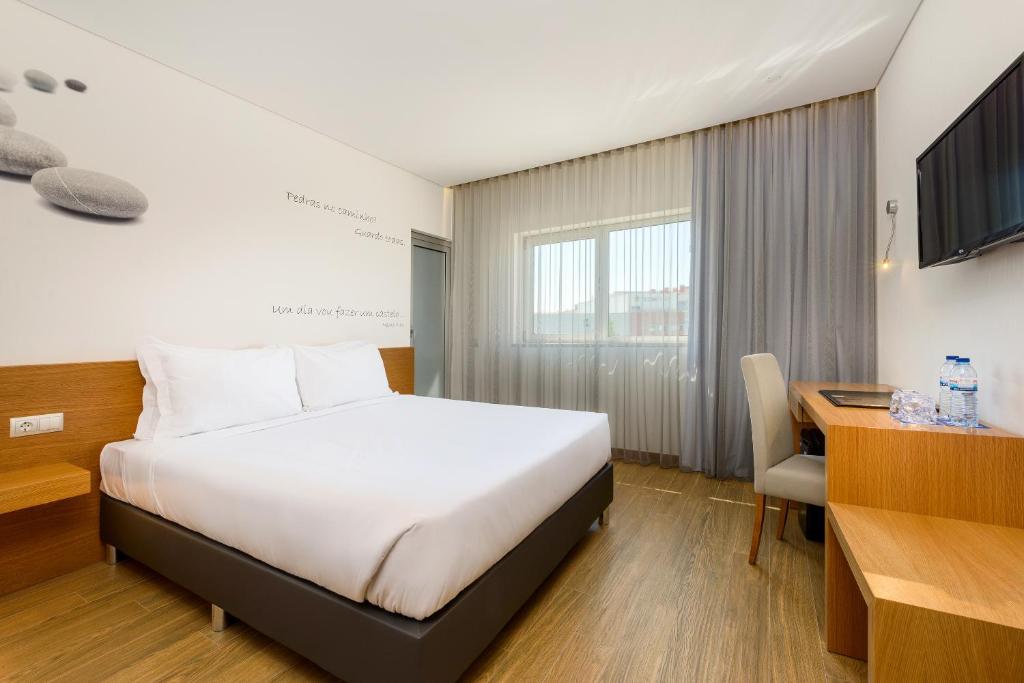 Двухместный (Двухместный номер с 1 кроватью или 2 отдельными кроватями (для 2 взрослых и 1 ребенка)) отеля Tryp Leiria, Лейрия