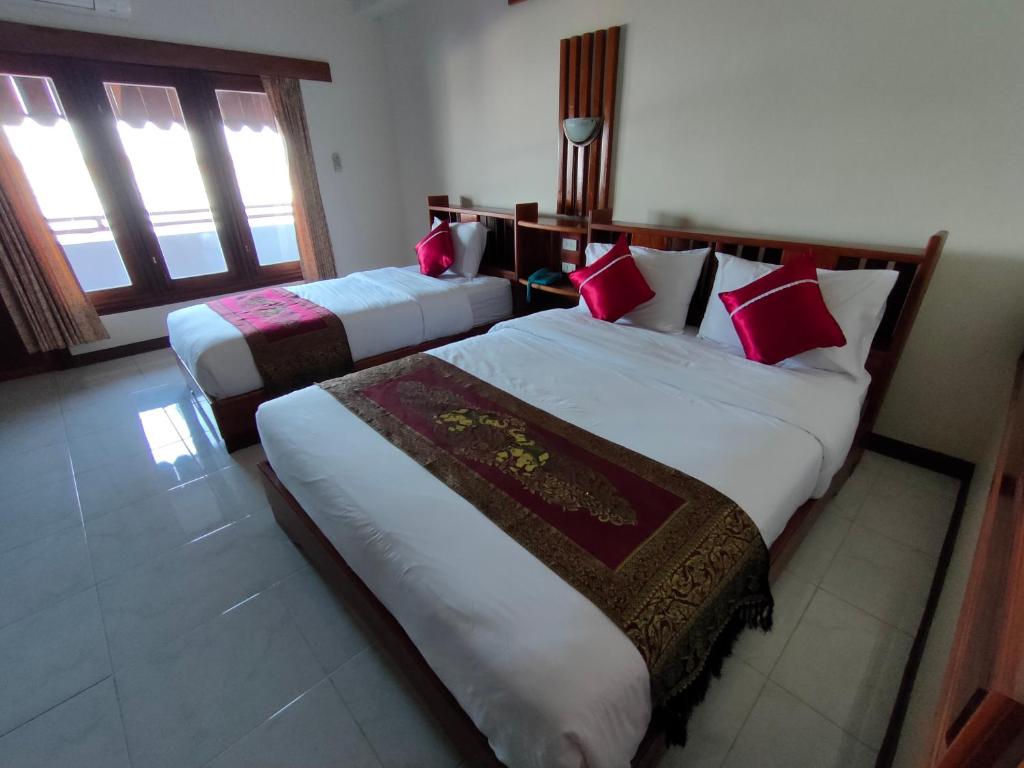 Двухместный (Улучшенный номер с кроватью размера «queen-size») отеля Riverfront Hotel Mukdahan, Мукдахан