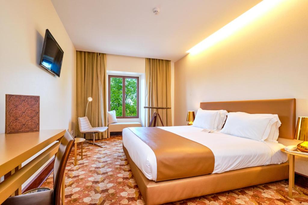 Двухместный (Улучшенный двухместный номер с 1 кроватью) отеля Sintra Boutique Hotel, Синтра