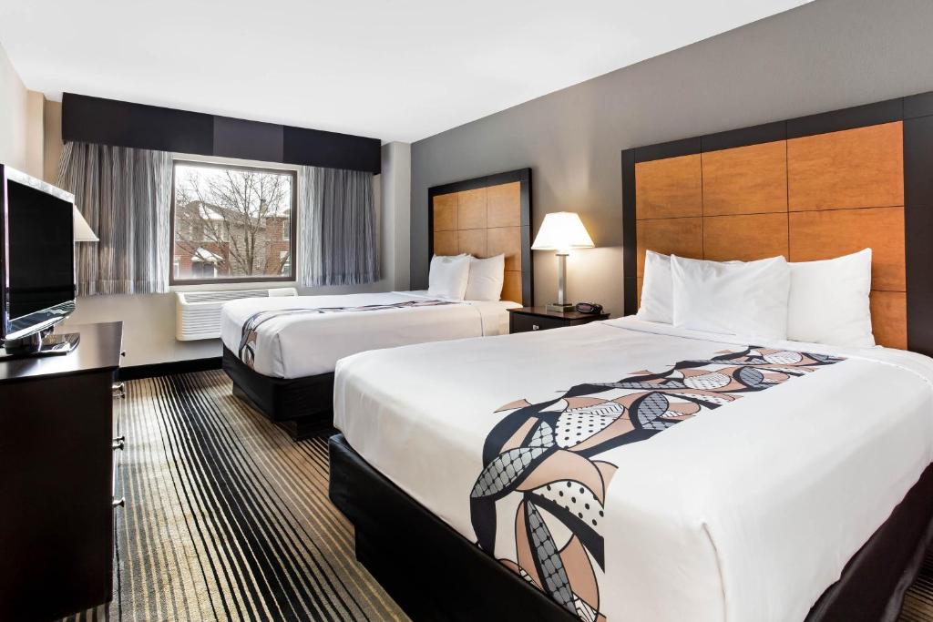 Сьюит (Люкс с 2 кроватями размера «queen-size») отеля Best Western Plus Hyde Park Chicago Hotel, Чикаго
