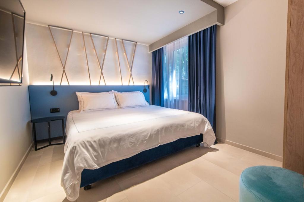 Апартаменты (Улучшенные апартаменты с 1 спальней и балконом) курортного отеля Verudela Beach Resort, Пула