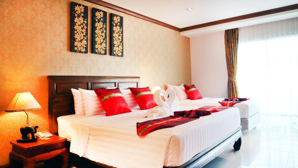Двухместный (Двухместный номер Делюкс с 2 отдельными кроватями) отеля Aiyaree Place, Паттайя