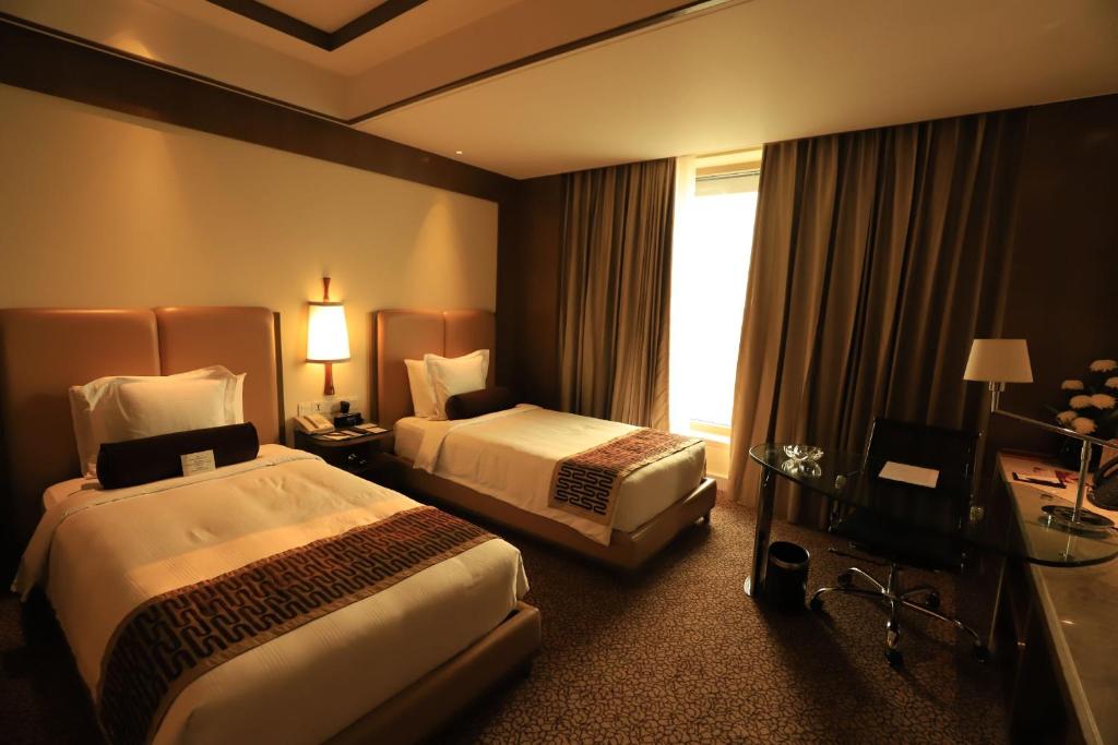 Двухместный (Двухместный номер Делюкс с 2 отдельными кроватями - Для некурящих) отеля Crowne Plaza New Delhi Okhla, Нью-Дели