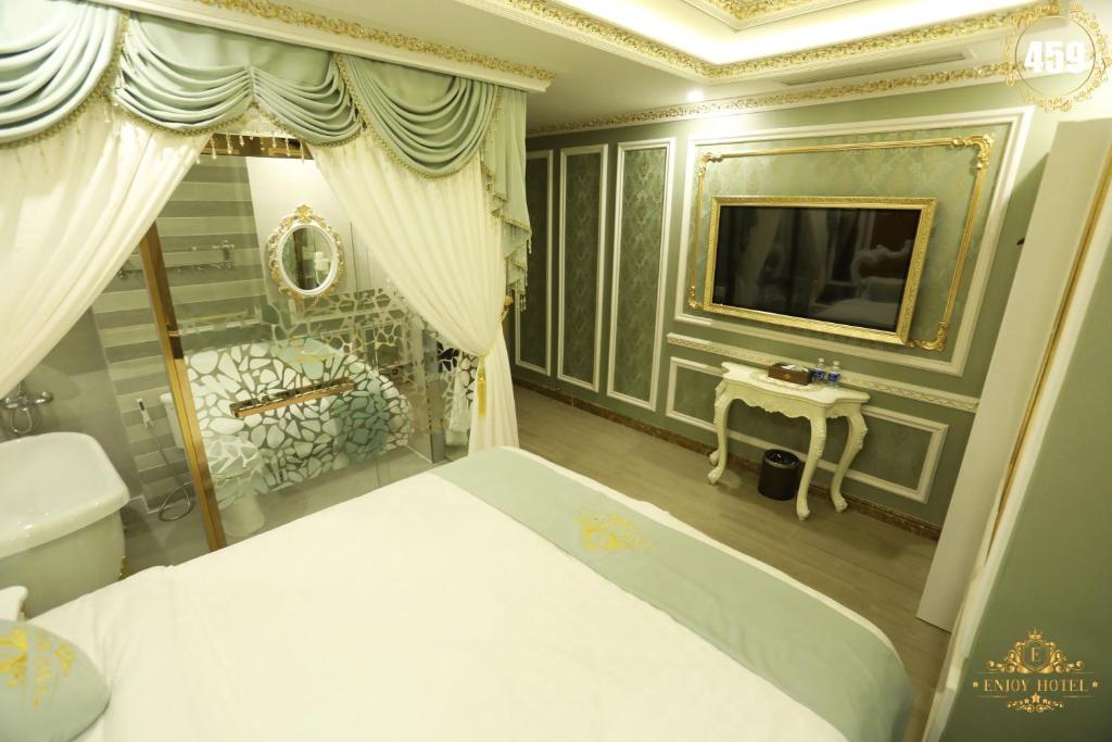 Двухместный (Номер Делюкс с кроватью размера «queen-size»), Enjoy Hotel 6B