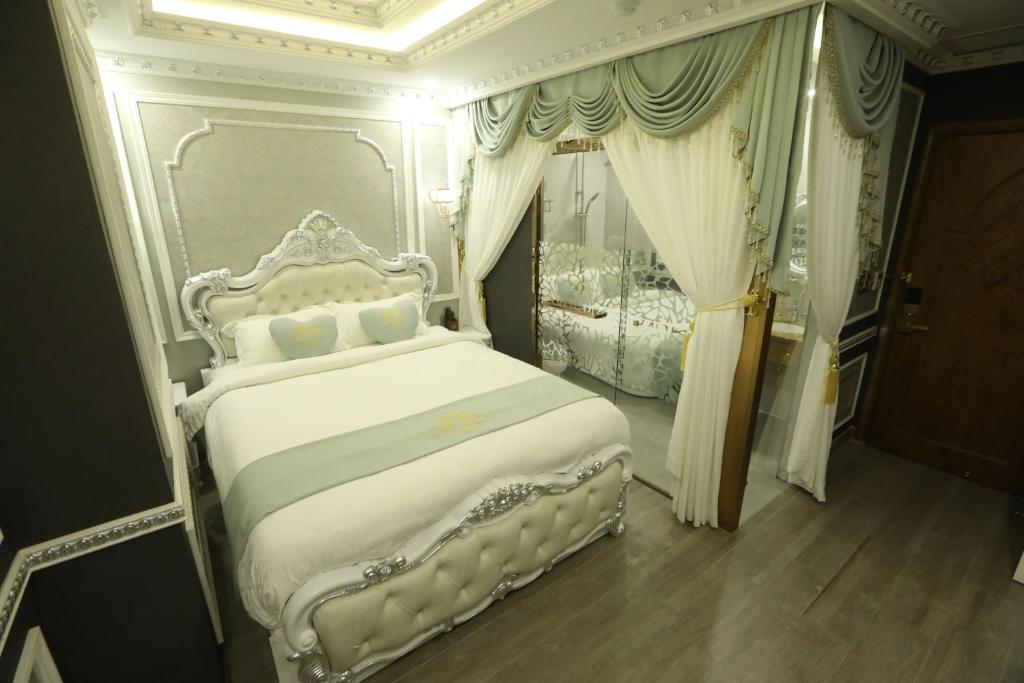 Двухместный (Номер Делюкс с кроватью размера «queen-size»), Enjoy Hotel 6B