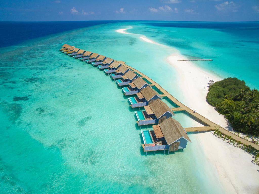 Трехместный (Вилла «Тунди Уотер» с бассейном) курортного отеля Kuramathi Maldives, Атолл Расду
