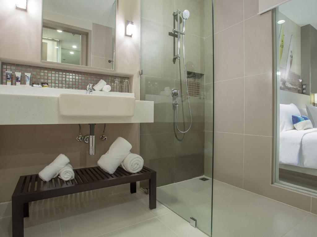 Двухместный (Улучшенный номер с кроватью размера «king-size») отеля Mercure Pattaya Ocean Resort, Паттайя