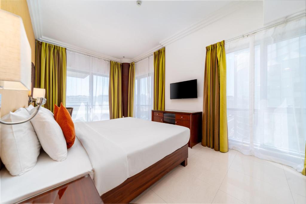 Апартаменты (Апартаменты «Премиум» с 1 спальней и балконом) апарт-отеля Star Metro Deira Hotel Apartments, Дубай