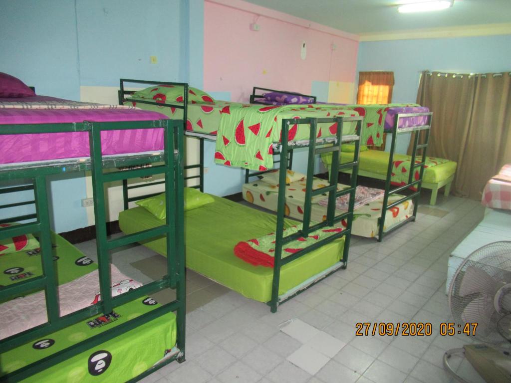 Номер (Односпальная кровать в общем номере для мужчин и женщин) гостевого дома Jay Guesthoues and Restaurant, Чиангмай