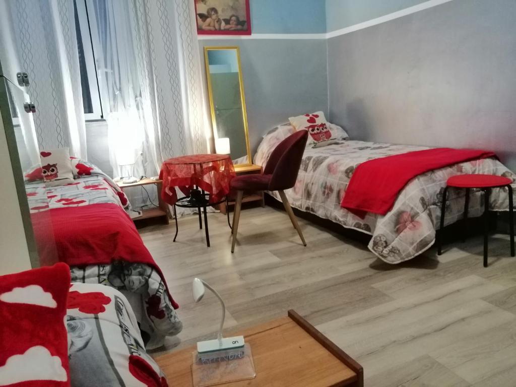 Трехместный (Трехместный номер с общей ванной комнатой), Român Holidays Hostel