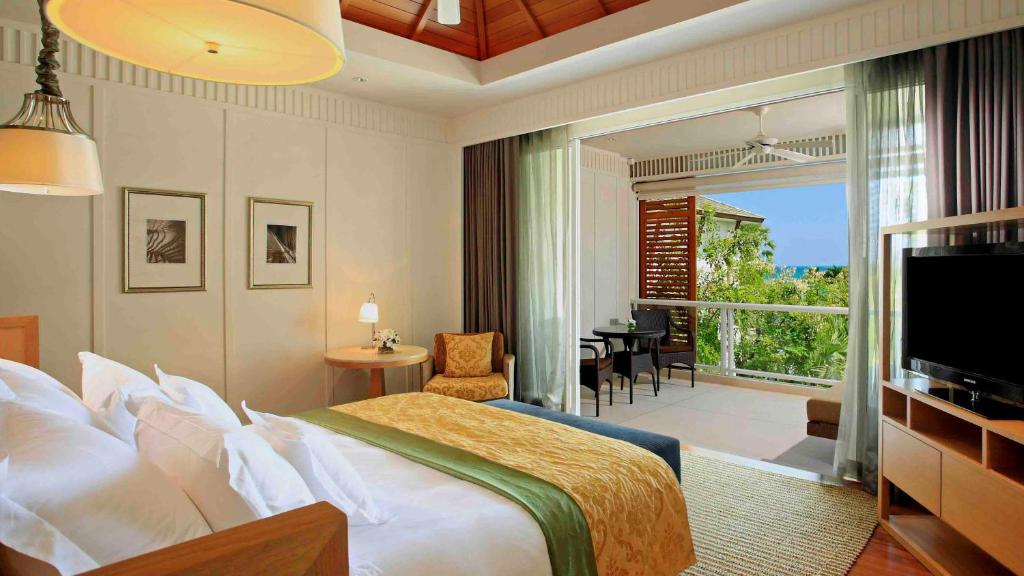 Сьюит (Клубный люкс с кроватью размера «king-size» - Для некурящих) курортного отеля InterContinental Hua Hin Resort, Хуахин