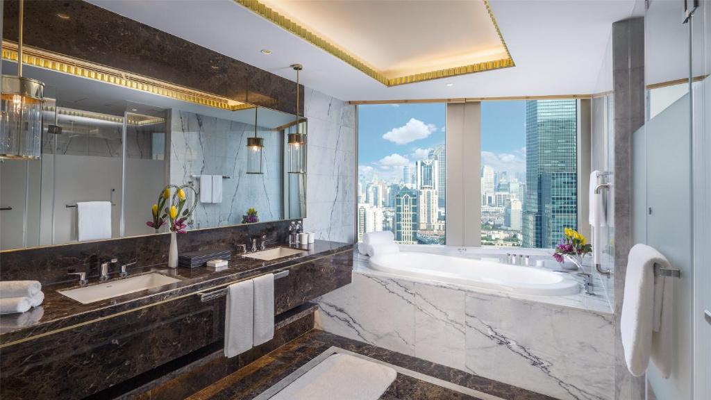 Сьюит (1 King Bed 1 Bedroom Suite Living Area), InterContinental Shanghai Puxi