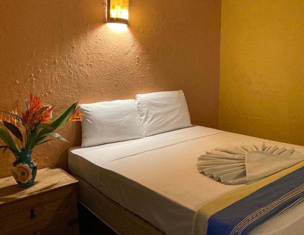 Двухместный (Двухместный номер Делюкс с 1 кроватью и балконом, вид на море) отеля Hotel Arcoiris, Пуэрто-Эскондидо