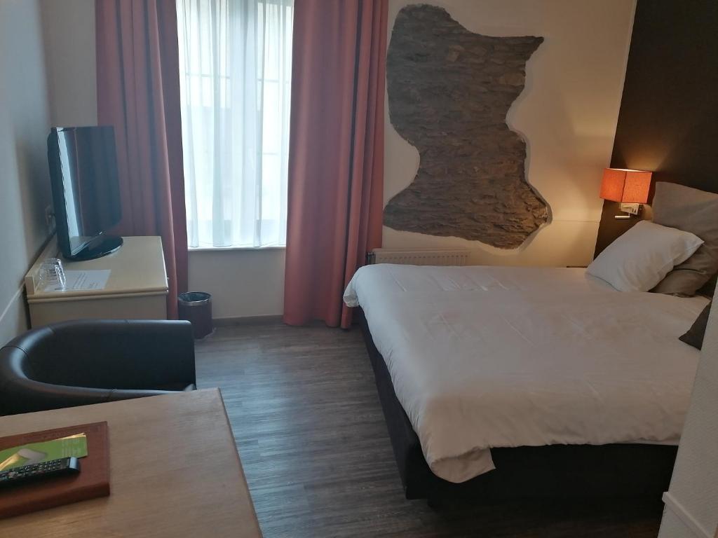 Двухместный (Улучшенный двухместный номер с 1 кроватью) отеля Hotel du Commerce, Уффализ