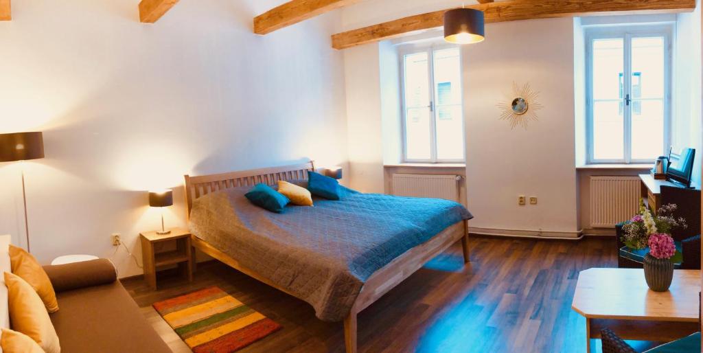 Двухместный (Двухместный номер с двуспальной кроватью и дополнительной кроватью) гостевого дома Penzion Laterna, Литомержице