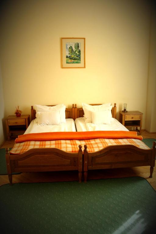 Двухместный (Двухместный номер с 2 отдельными кроватями) отеля Hotel Tivoli, Совата