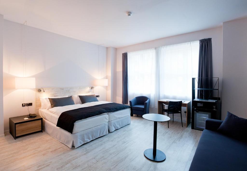 Двухместный (Улучшенный двухместный номер с 2 отдельными кроватями) отеля Catalonia Berlin Mitte, Берлин