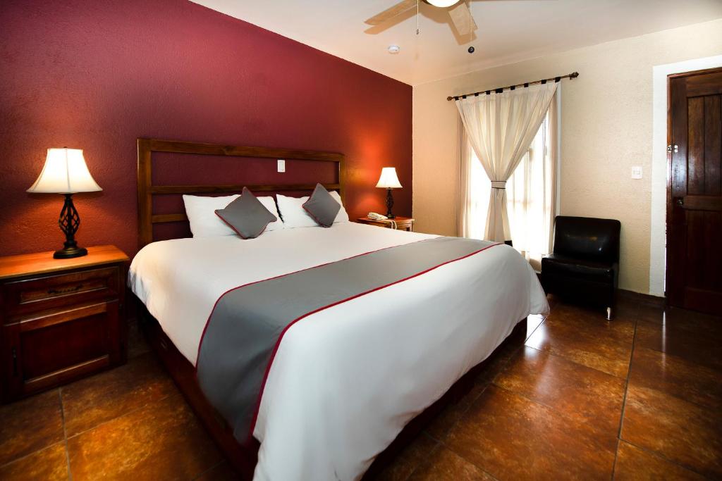Двухместный (Улучшенный номер) отеля La Casona Tequisquiapan Hotel & Spa, Текискиаппан