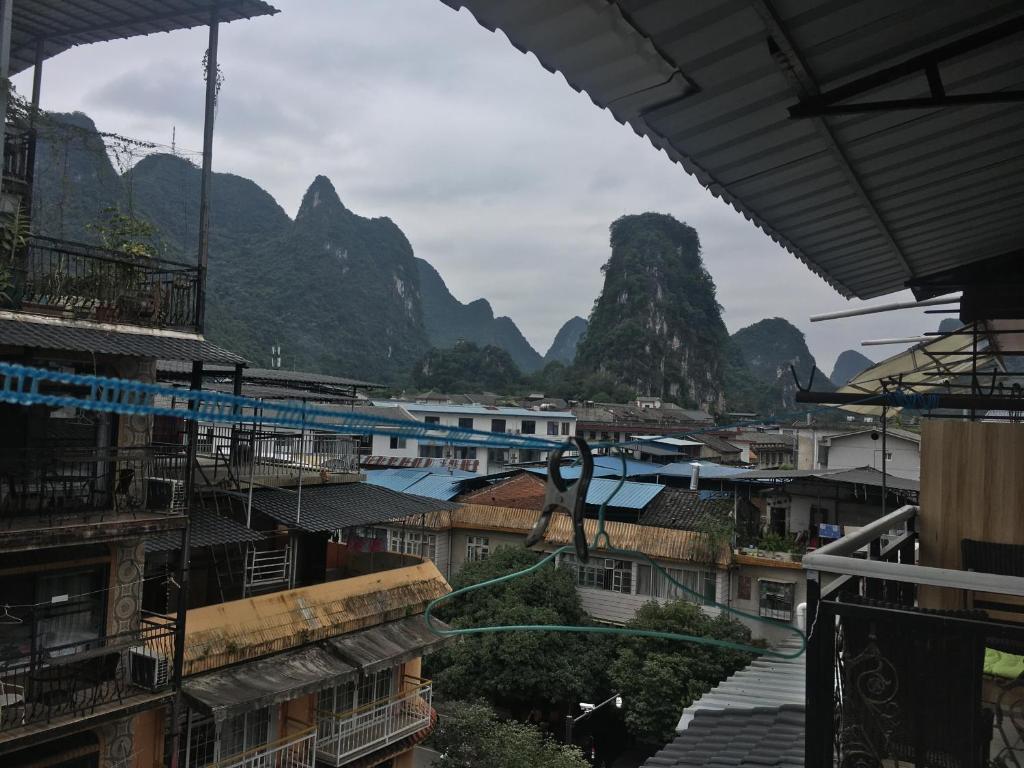 Семейный (Семейный люкс с балконом), Climbers Inn Yangshuo West Street