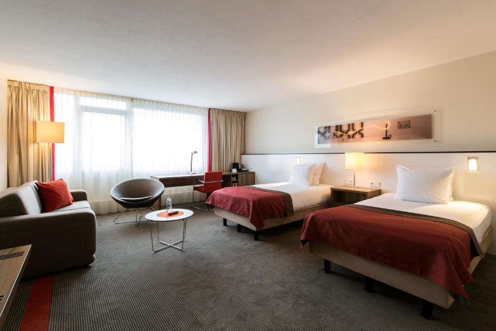 Сьюит (Двухместный люкс с 2 отдельными кроватями - для некурящих) отеля Holiday Inn Eindhoven, Эйндховен
