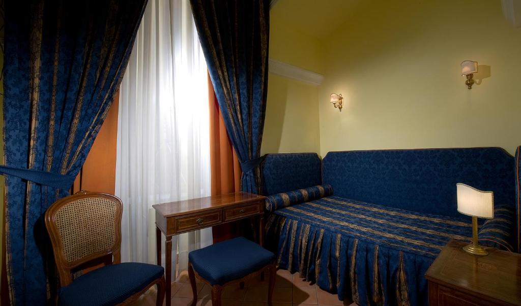 Двухместный (Двухместный номер эконом-класса с 1 кроватью) отеля Chiaja Hotel de Charme, Неаполь
