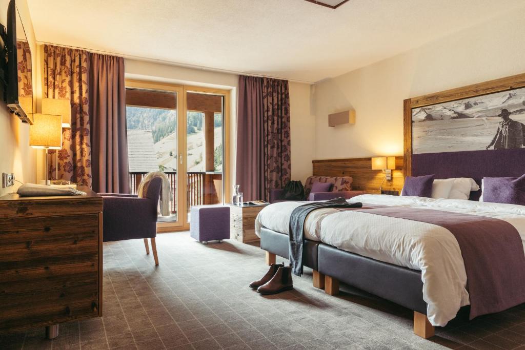 Двухместный (Улучшенный двухместный номер с 1 кроватью и видом на горы) отеля Hotel Kirchenwirt, Ладис