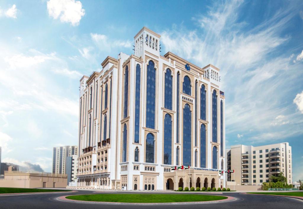Отель Al Jaddaf Rotana Suite Hotel