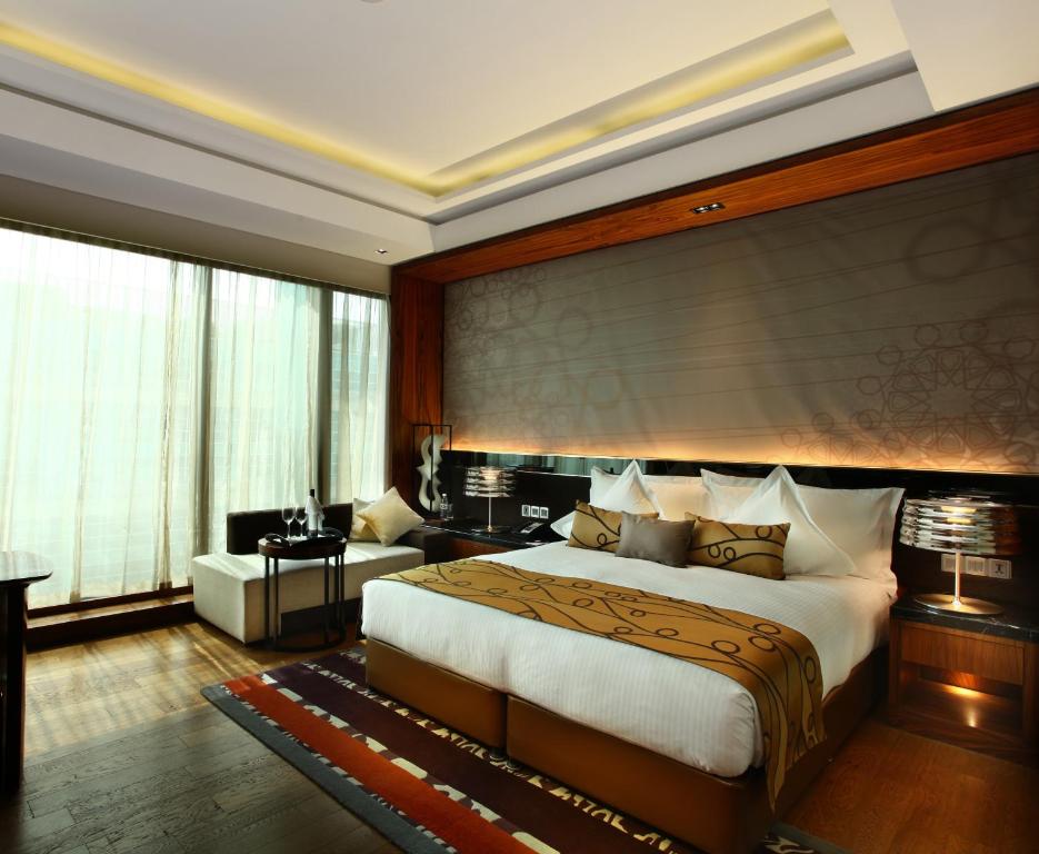 Двухместный (Представительский номер с кроватью размера «king-size» - Для курящих) отеля Crowne Plaza New Delhi Rohini, Нью-Дели