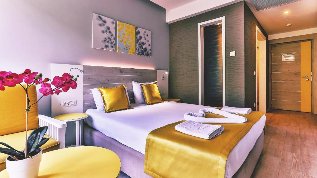 Двухместный (Двухместный номер с 1 кроватью или 2 отдельными кроватями, вид на горы) отеля Hotel Park, Биела