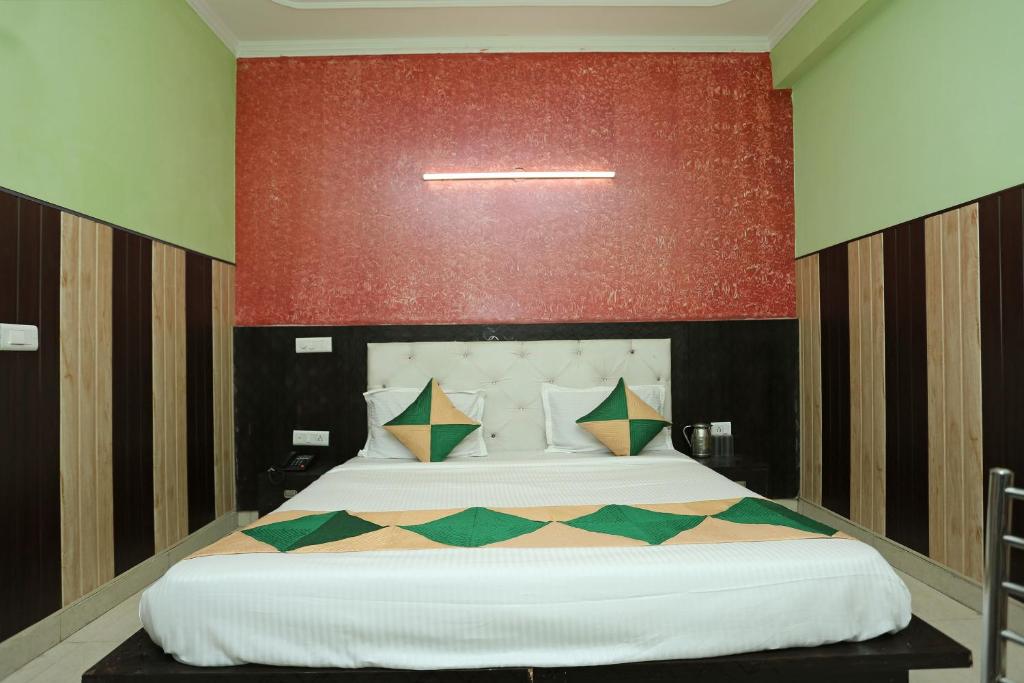 Отель OYO 11556 Om Guest house, Гургаон