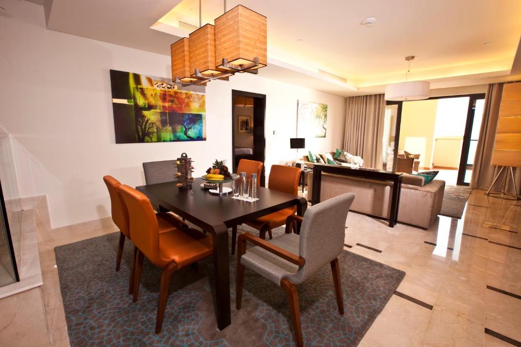 Апартаменты (Апартаменты с 2 спальнями и балконом) курортного отеля Fairmont The Palm, Дубай