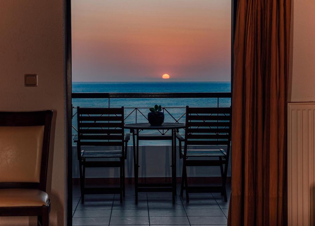 Двухместный (Улучшенный номер с видом на море) отеля Natura Club Hotel & Spa, Кипарисия