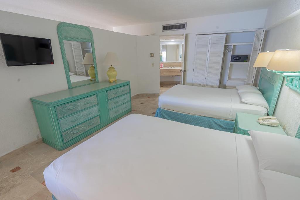 Трехместный (Полулюкс (для 3 взрослых)), Playa Suites Acapulco