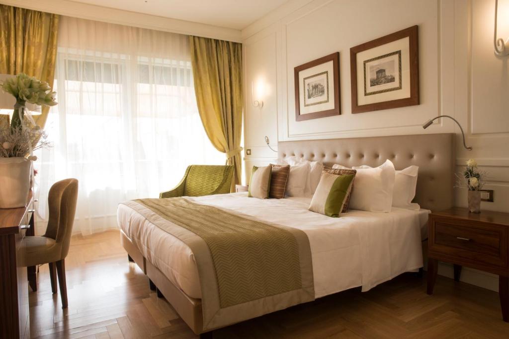 Двухместный (Улучшенный двухместный номер с 1 кроватью и видом на озеро) отеля Grand Hotel Terme, Сирмионе