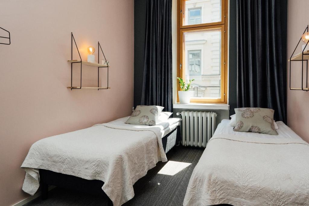 Двухместный (Двухместный номер с 2 отдельными кроватями и общей ванной комнатой) хостела The Yard Concept Hostel, Хельсинки