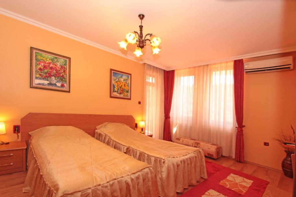 Двухместный (Двухместный номер с 1 кроватью или 2 отдельными кроватями) отеля Family Hotel Silvestar, Велико-Тырново