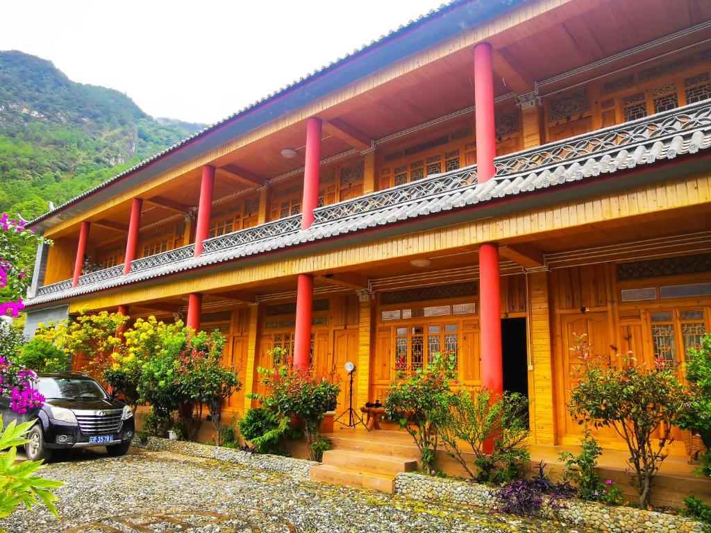 Семейный (Семейный номер с видом на горы), Tiger Leaping Gorge Horse and Tea Hostel