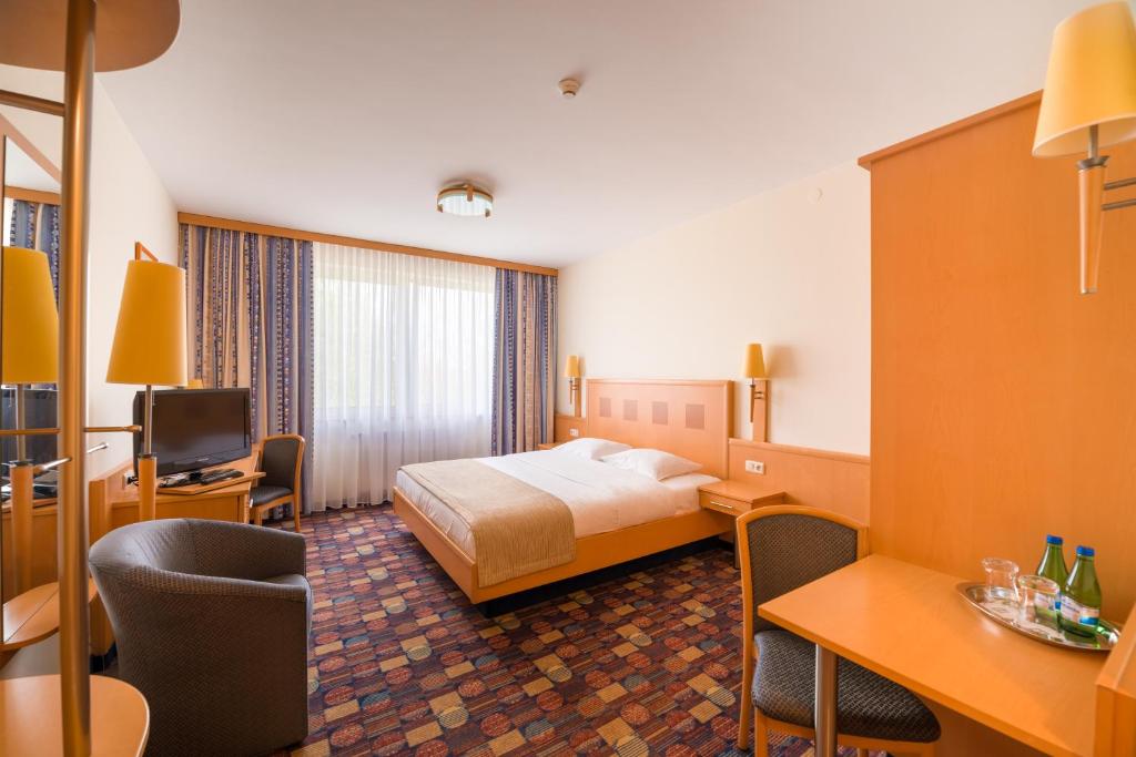 Двухместный (Номер с кроватью размера «queen-size») отеля Hotel Partner, Варшава