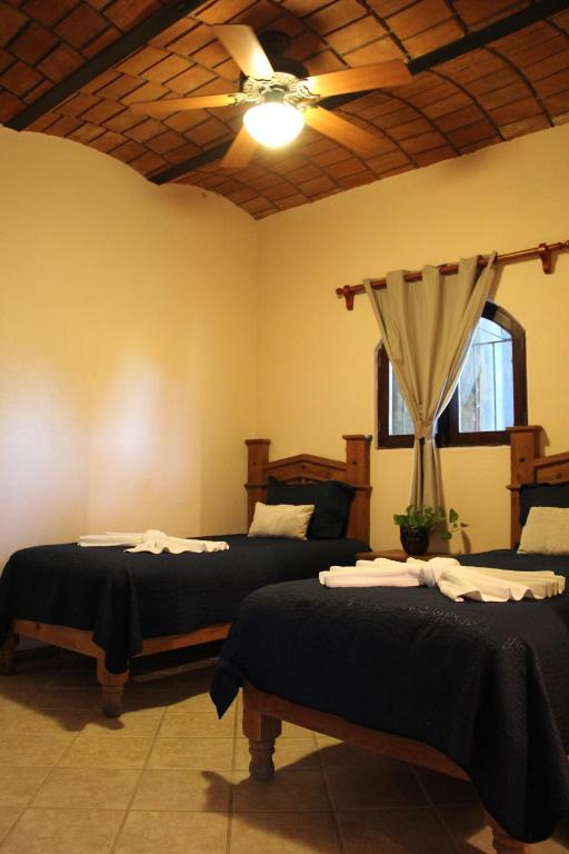 Двухместный (Двухместный номер с 1 кроватью или 2 отдельными кроватями и частичным видом на море) отеля Villas Vista Suites, Саюлита