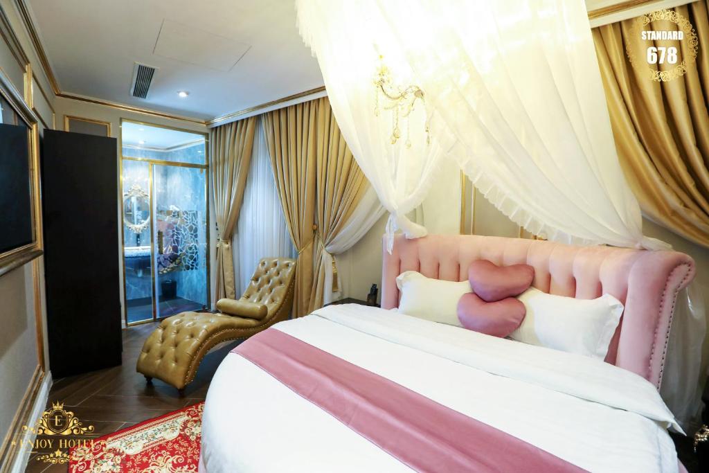 Двухместный (Стандартный двухместный номер с 1 кроватью) отеля Enjoy Hotel 5A, Хошимин