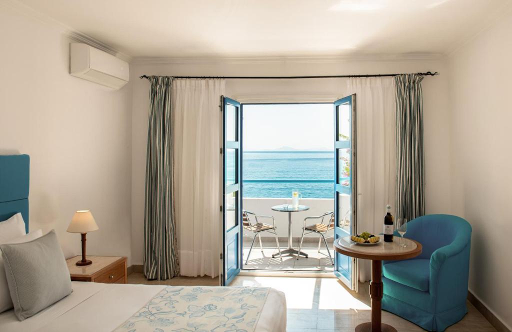 Номер (Бунгало с видом на море) курортного отеля Mitsis Norida Beach, Кардамена