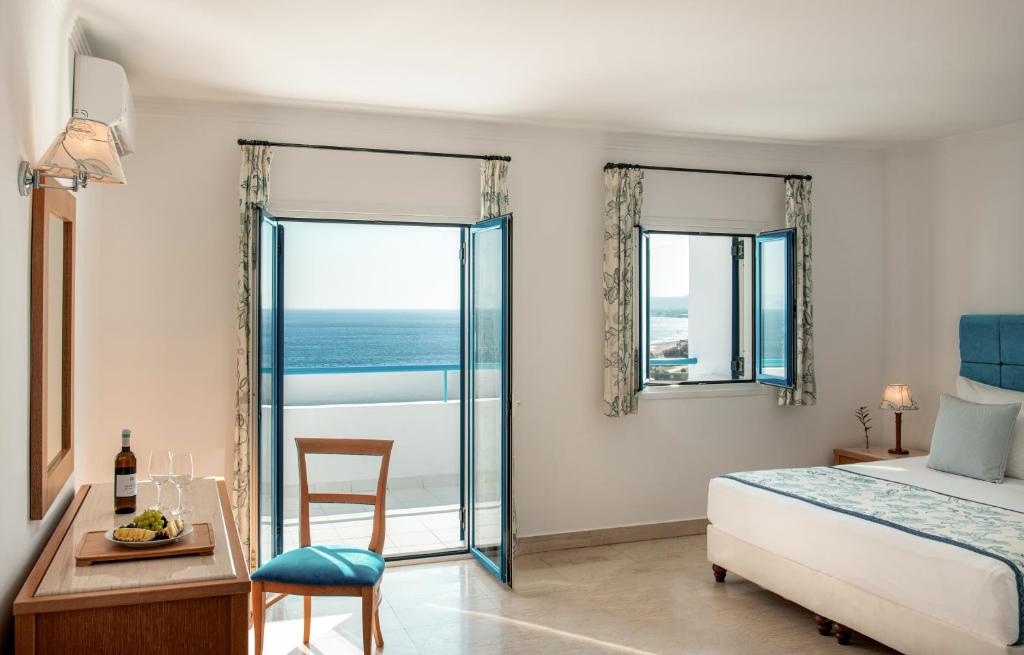 Семейный (Семейный номер с видом на море) курортного отеля Mitsis Norida Beach, Кардамена