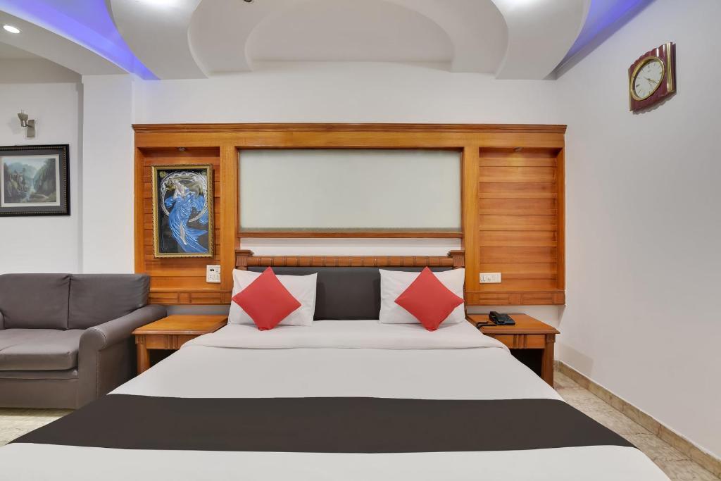 Двухместный (Двухместный номер Делюкс с 1 кроватью или 2 отдельными кроватями) отеля Capital O 44526 Hotel Tjs Royale, Нью-Дели