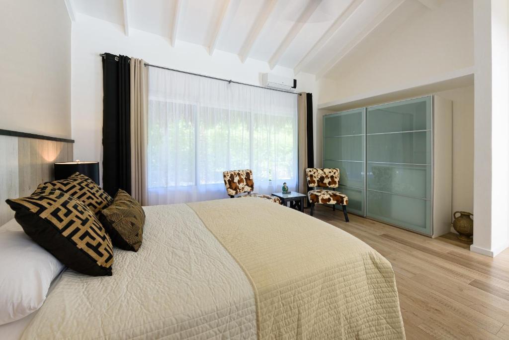Двухместный (Улучшенный номер с кроватью размера «king-size») отеля Only Adults Hacienda Terra Taina, Лас-Терренас