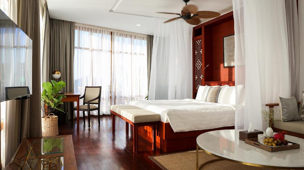 Сьюит (Люкс «Панорамный») отеля Amanjaya Pancam Suites Hotel, Пномпень