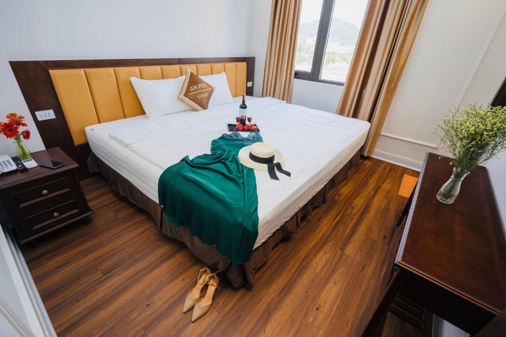 Двухместный (Улучшенный двухместный номер с 1 кроватью) отеля An Phú Hạ Long Luxury Hotel, Халонг